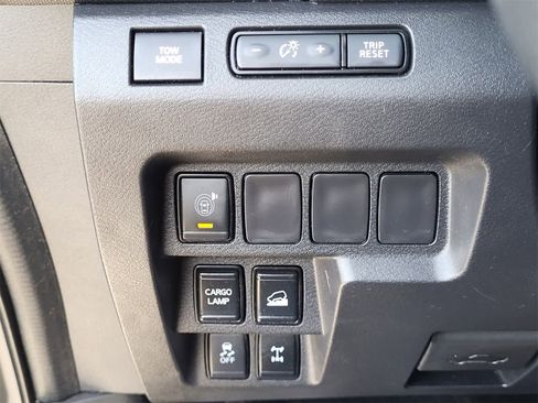 Used 2023 Nissan Frontier PRO-4X w/ Technology Package image 18