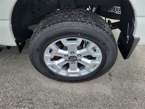 Used 2024 Nissan Titan SV w/ SV Convenience Package image 6