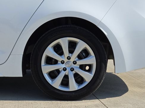 Used 2025 Toyota Corolla LE FWD image 23