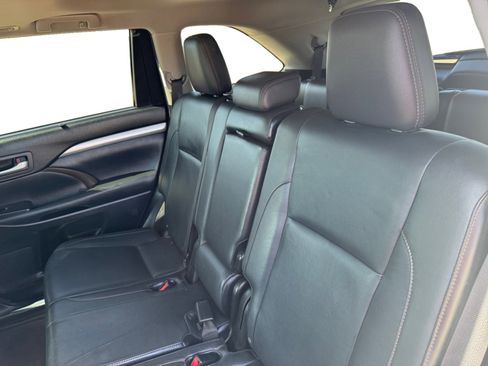 Used 2015 Toyota Highlander XLE image 16