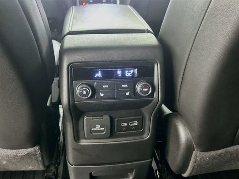 Certified 2022 GMC Acadia SLT w/ Elevation Edition FWD image 25