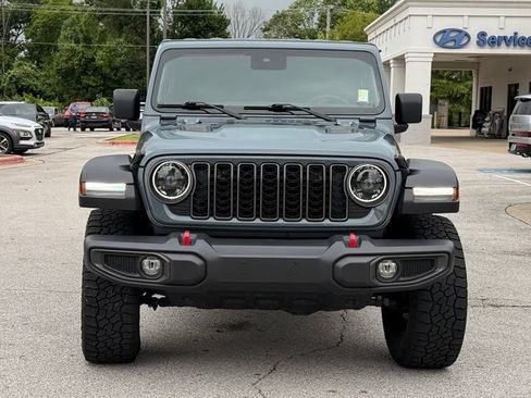 Used 2024 Jeep Gladiator Rubicon w/ Convenience Group AWD/4WD image 2