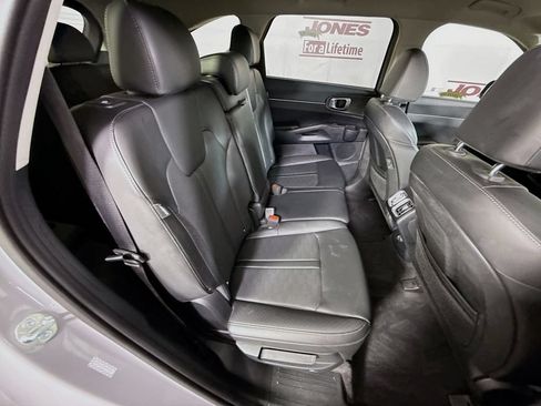 Used 2025 Kia Sorento S AWD/4WD image 30