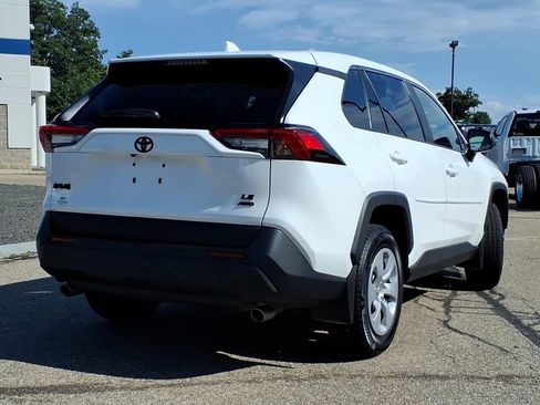 Used 2023 Toyota RAV4 LE AWD/4WD image 4