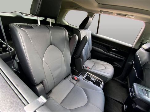 Used 2025 Toyota Grand Highlander AWD Hybrid image 20