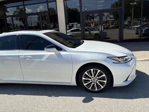 Used 2020 Lexus ES 300h w/ Premium Package FWD image 4