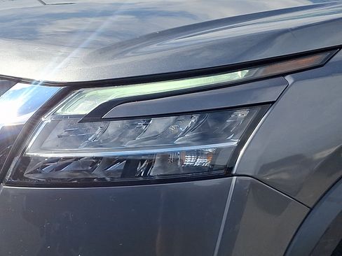 Certified 2022 Nissan Pathfinder Platinum w/ Lighting Package (N92) AWD/4WD image 9