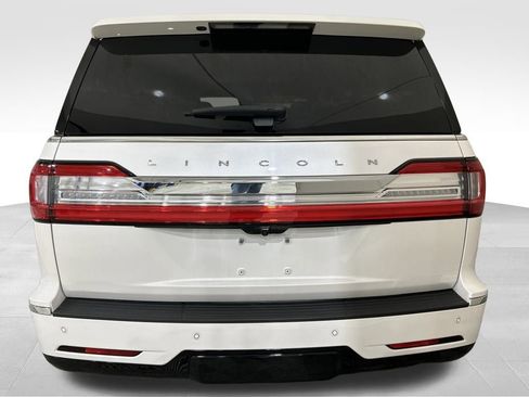 Used 2019 Lincoln Navigator Reserve image 4