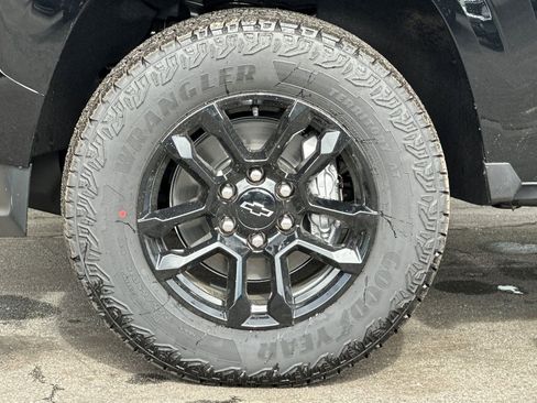 New 2025 Chevrolet Colorado Z71 w/ Midnight Edition image 31