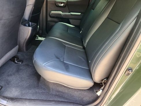 Used 2021 Toyota Tacoma TRD Off-Road w/ TRD Premium Off Road Package AWD/4WD image 27