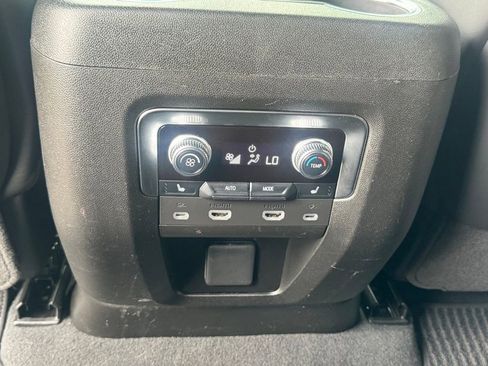 Used 2024 GMC Yukon Denali Ultimate image 19