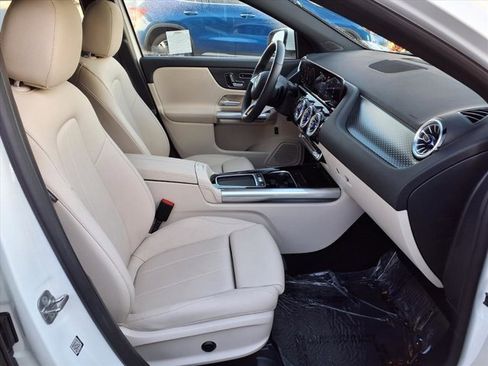 Used 2025 Mercedes-Benz GLA 250 4MATIC image 16