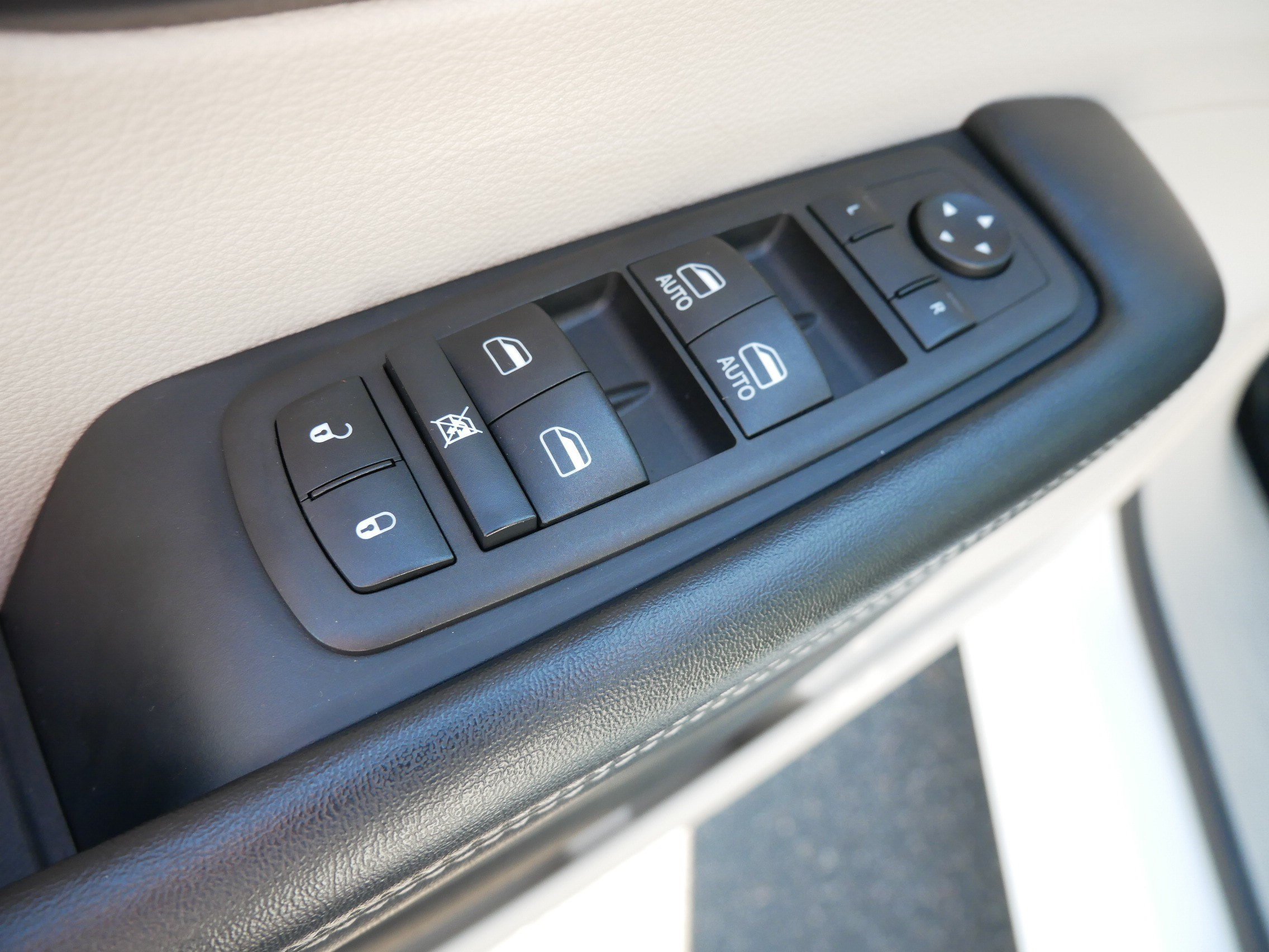 Used 2023 Chrysler Pacifica Touring-L FWD image 20