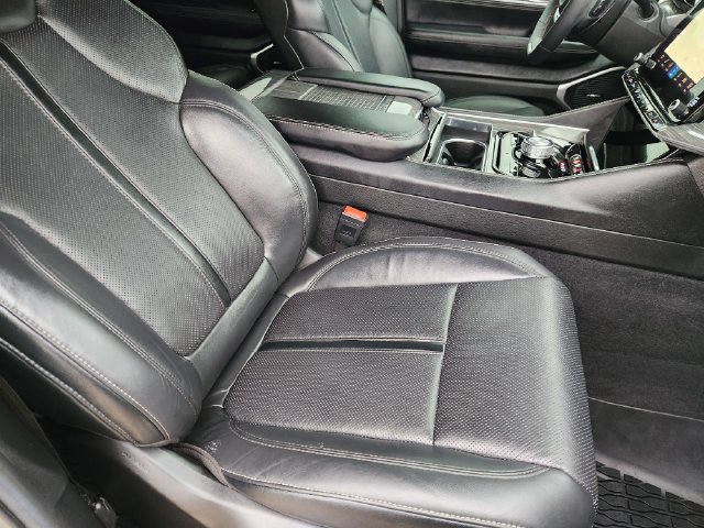 Used 2022 Jeep Wagoneer Series III w/ Flexible Seating Group AWD/4WD image 13