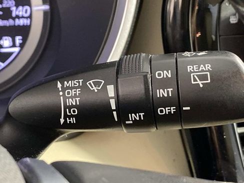 Used 2021 Toyota Highlander XLE image 19