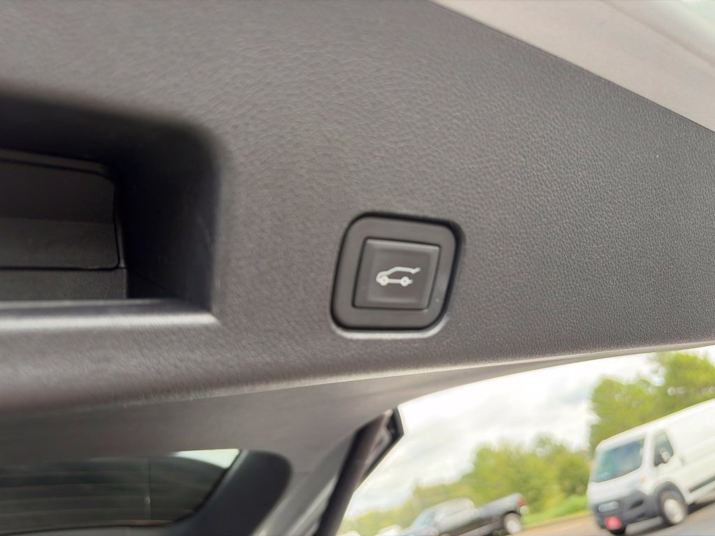 Used 2025 Buick Enclave Preferred FWD image 37