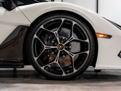 Used 2025 Lamborghini Revuelto AWD/4WD image 82
