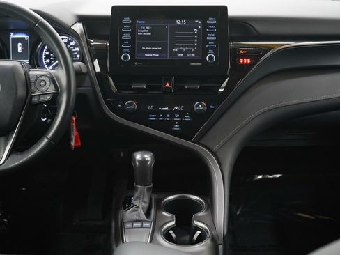 Used 2022 Toyota Camry SE FWD image 15