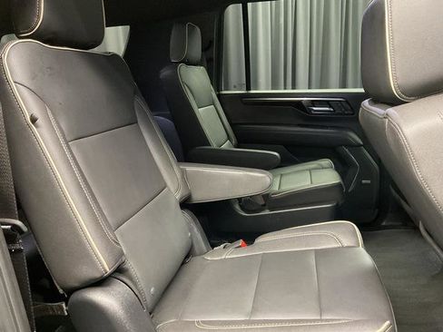 Used 2025 Chevrolet Suburban Premier AWD/4WD image 16