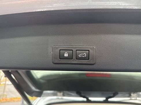 Used 2021 Subaru Ascent Premium w/ Convenience Package image 23