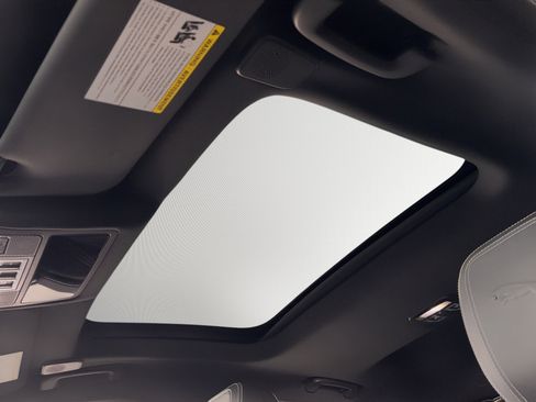 Used 2022 Jaguar XF R-Dynamic SE image 18