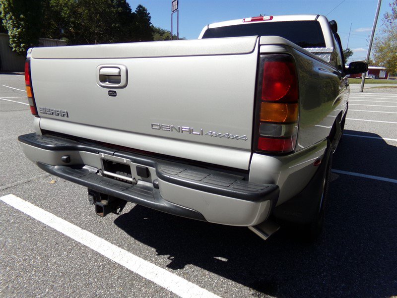 Used 2004 GMC Sierra 1500 Denali AWD/4WD image 7