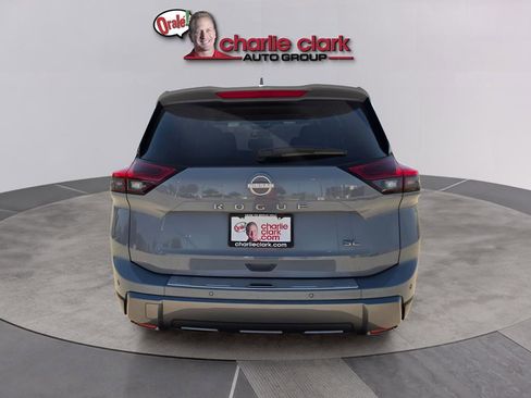 Used 2024 Nissan Rogue SL FWD image 8