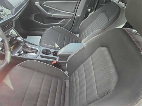 Used 2020 Volkswagen Jetta GLI image 7