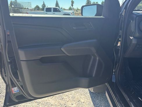 Used 2024 Chevrolet Colorado Trail Boss w/ Advanced Trailering Package AWD/4WD image 15