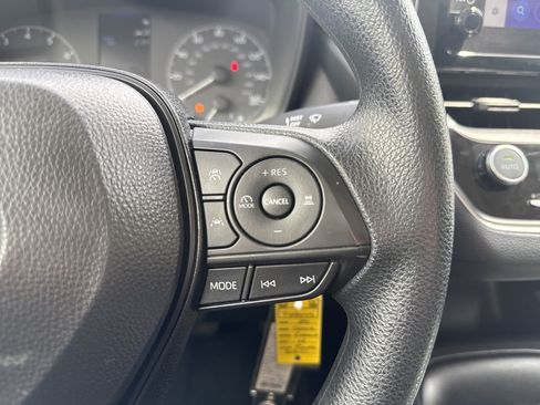 Used 2025 Toyota Corolla LE FWD image 18