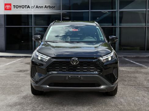 Used 2025 Toyota RAV4 XLE AWD/4WD image 6