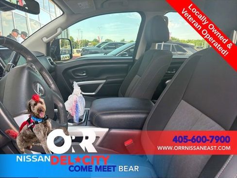 Used 2020 Nissan Titan SV w/ SV Convenience Package RWD image 4
