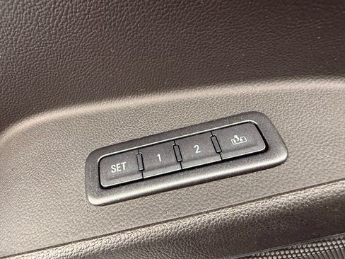 Used 2018 GMC Yukon Denali w/ Denali Ultimate Package AWD/4WD image 11