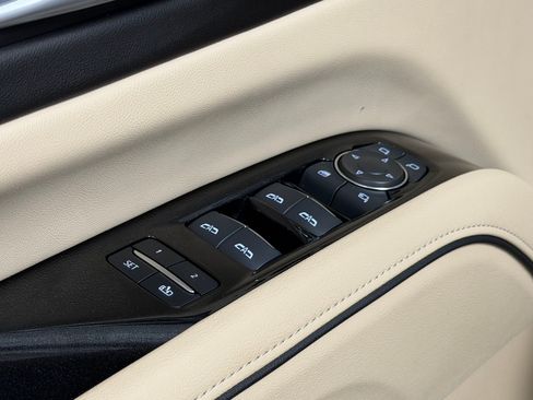 Used 2024 Cadillac Escalade ESV Premium Luxury AWD/4WD image 44