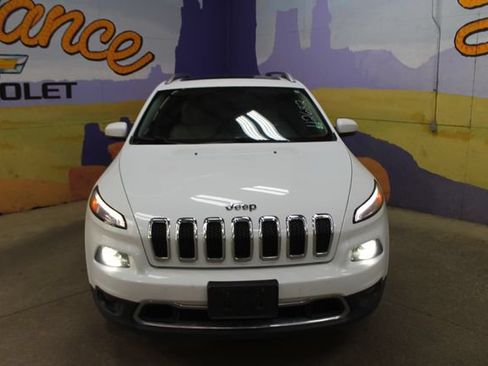 Used 2016 Jeep Cherokee Limited w/ Luxury Group AWD/4WD image 3