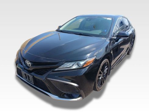 Used 2021 Toyota Camry XSE image 1