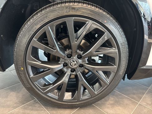 New 2025 Toyota Crown Signia Limited w/ Advanced Technology Package image 3