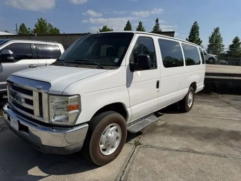 Used 2011 Ford E-350 and Econoline 350 XLT RWD image 2