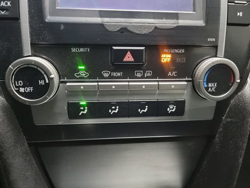 Used 2014 Toyota Camry SE image 21