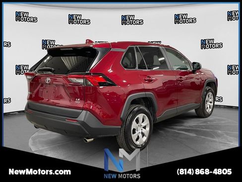 Used 2024 Toyota RAV4 LE AWD/4WD image 5