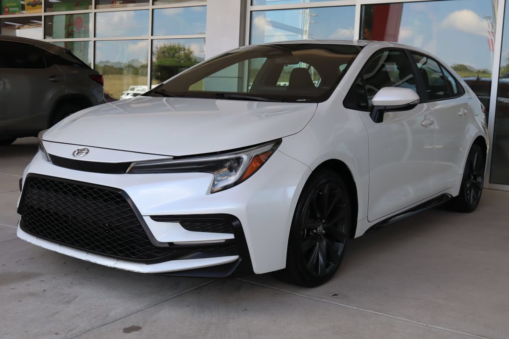 Used 2024 Toyota Corolla SE FWD image 3