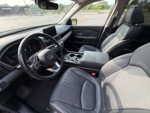 Used 2025 Honda Pilot Elite image 13