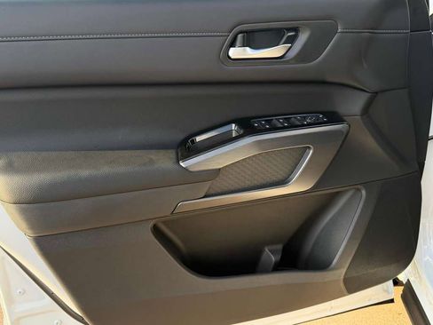 New 2026 Nissan Pathfinder SL FWD image 20