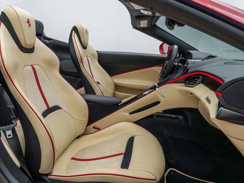 Certified 2025 Ferrari Roma Base image 30