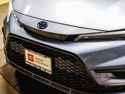 Certified 2025 Toyota Corolla SE image 9