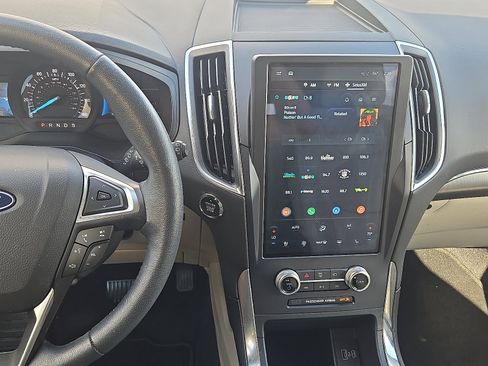 Certified 2024 Ford Edge Titanium image 16