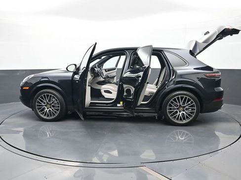 Certified 2022 Porsche Cayenne Platinum Edition AWD/4WD image 29