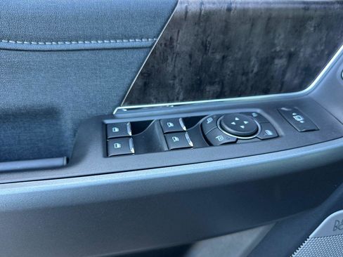 New 2026 Ford F250 Lariat w/ Black Appearance Package image 8