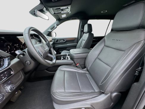 Used 2025 GMC Yukon XL Denali AWD/4WD image 13
