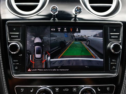 Used 2018 Bentley Bentayga W12 SIGNATURE image 39